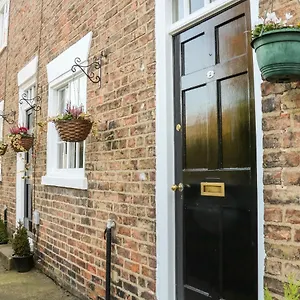  Holiday home Court